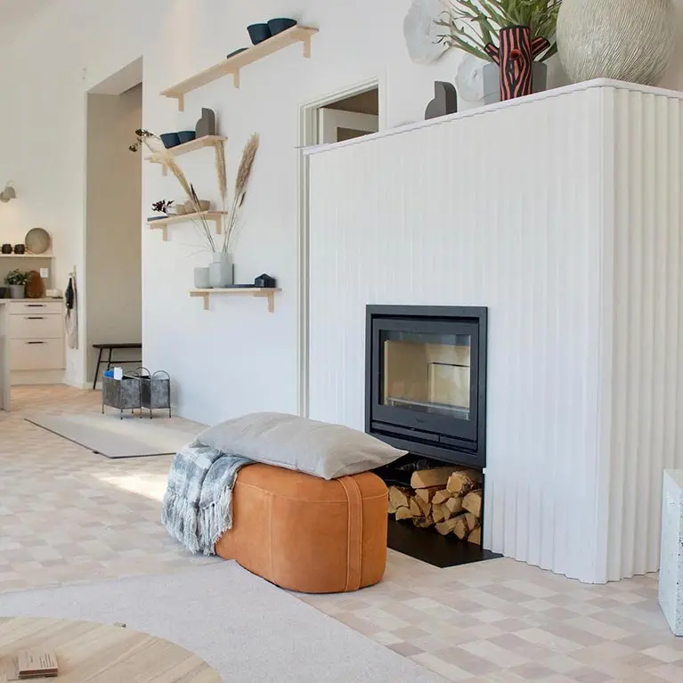 Contura i6 med kakel som omramning