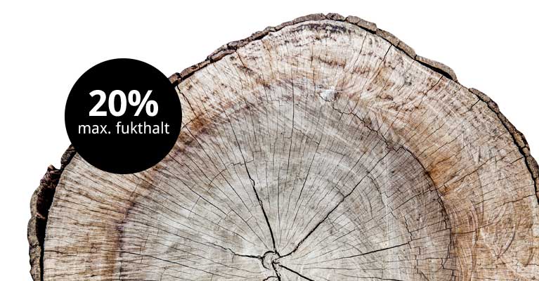 Holz für die Befeuerung sollte idealerweise maximal 20 % Wasser enthalten
